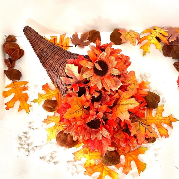 Cornucopia Centerpiece. - Picture 4 of 6